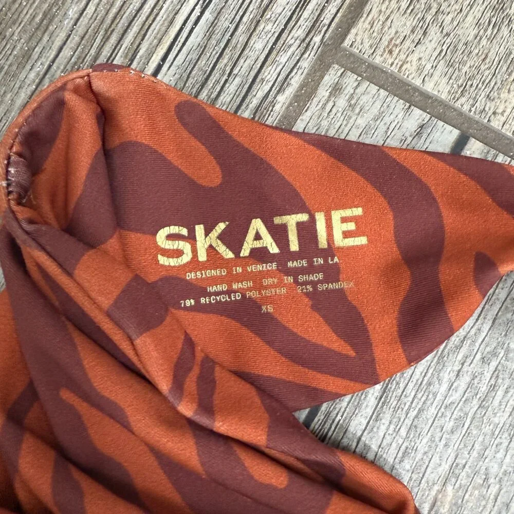 Skatie x Rocky Barnes 'Lyndi' Bikini Top in BEACHWOOD